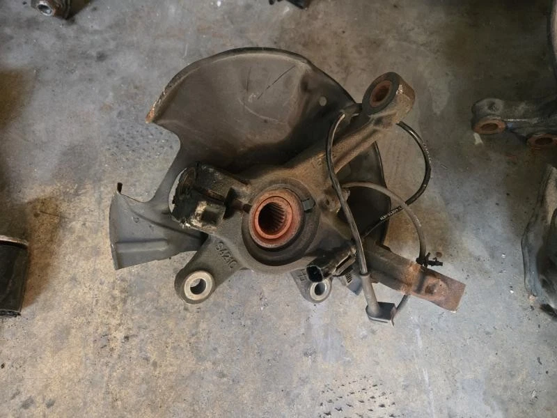 2011-2013 Ford Fiesta Front Left Driver LH Spindle Knuckle Assembly Oem 11-13 - Image 3 of 4