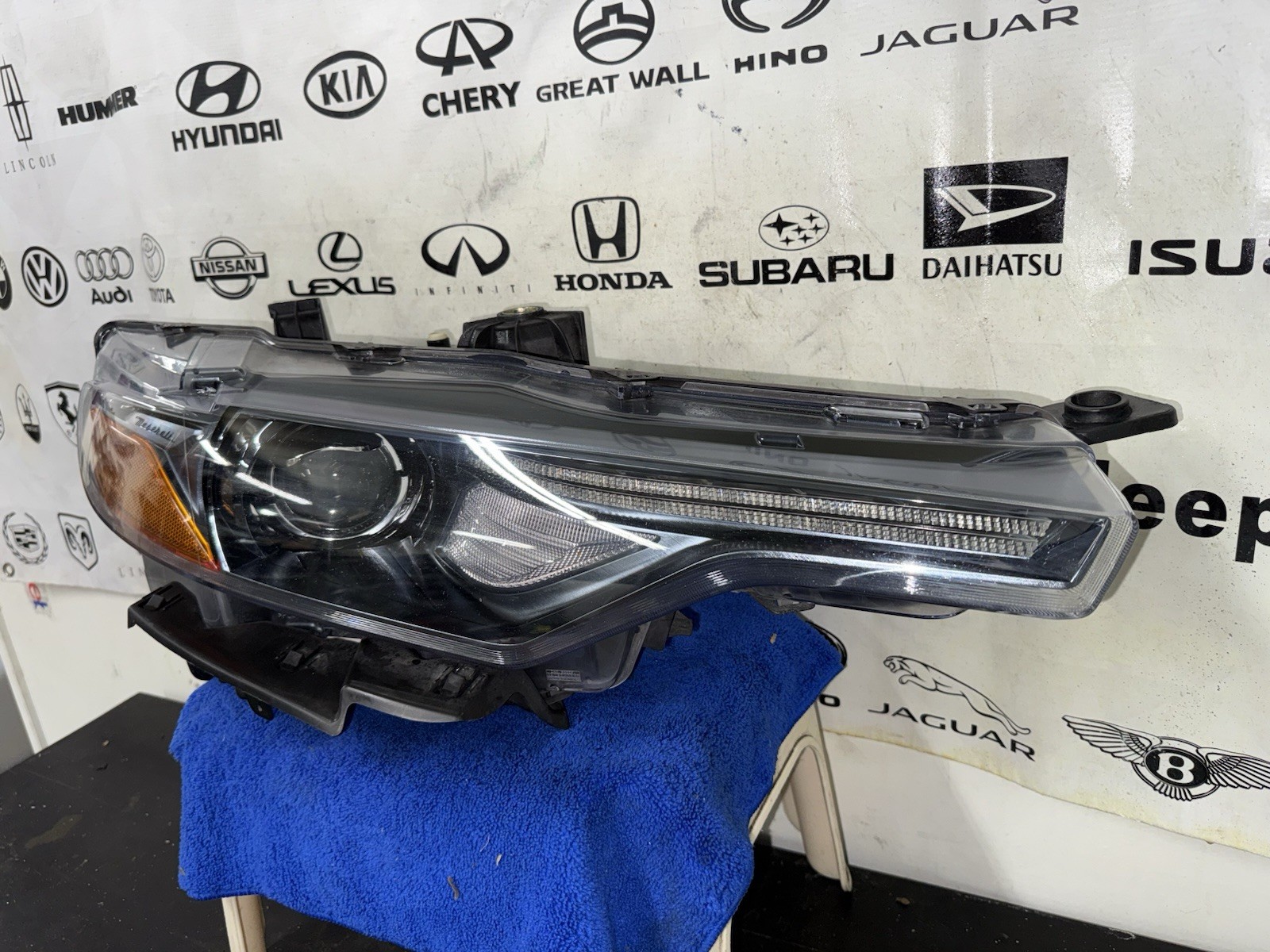 OEM US 2017-2020 Maserati Levante Xenon Right HID Headlight 670034640