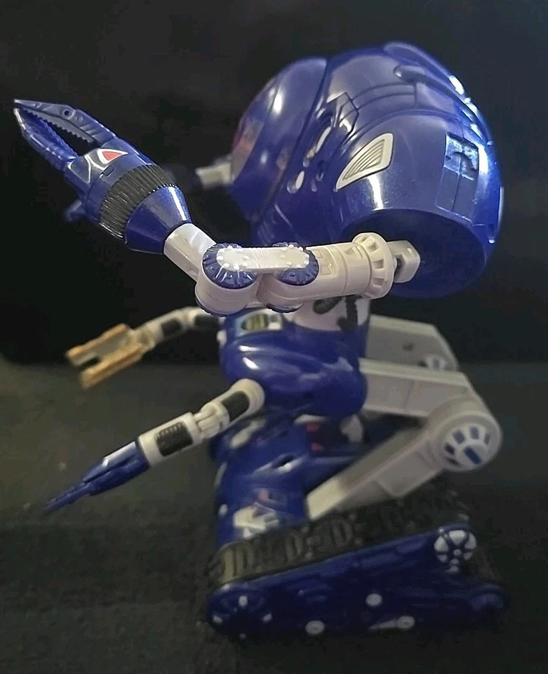 LOST IN SPACE ROBOT With Lights And Battle Sounds (Trendmasters, 1997) Working - Image 4 of 4