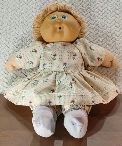 Cabbage Patch Kids Doll - VTG 1978 1982 - Signed Xavier Roberts 3 piece outfit