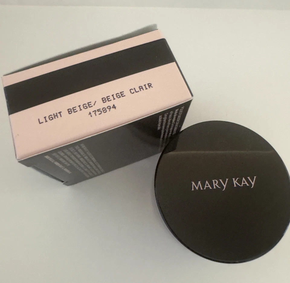 Light Beige Silky Setting Powder New in Box. BK15 MARYKAY - Image 2 of 3