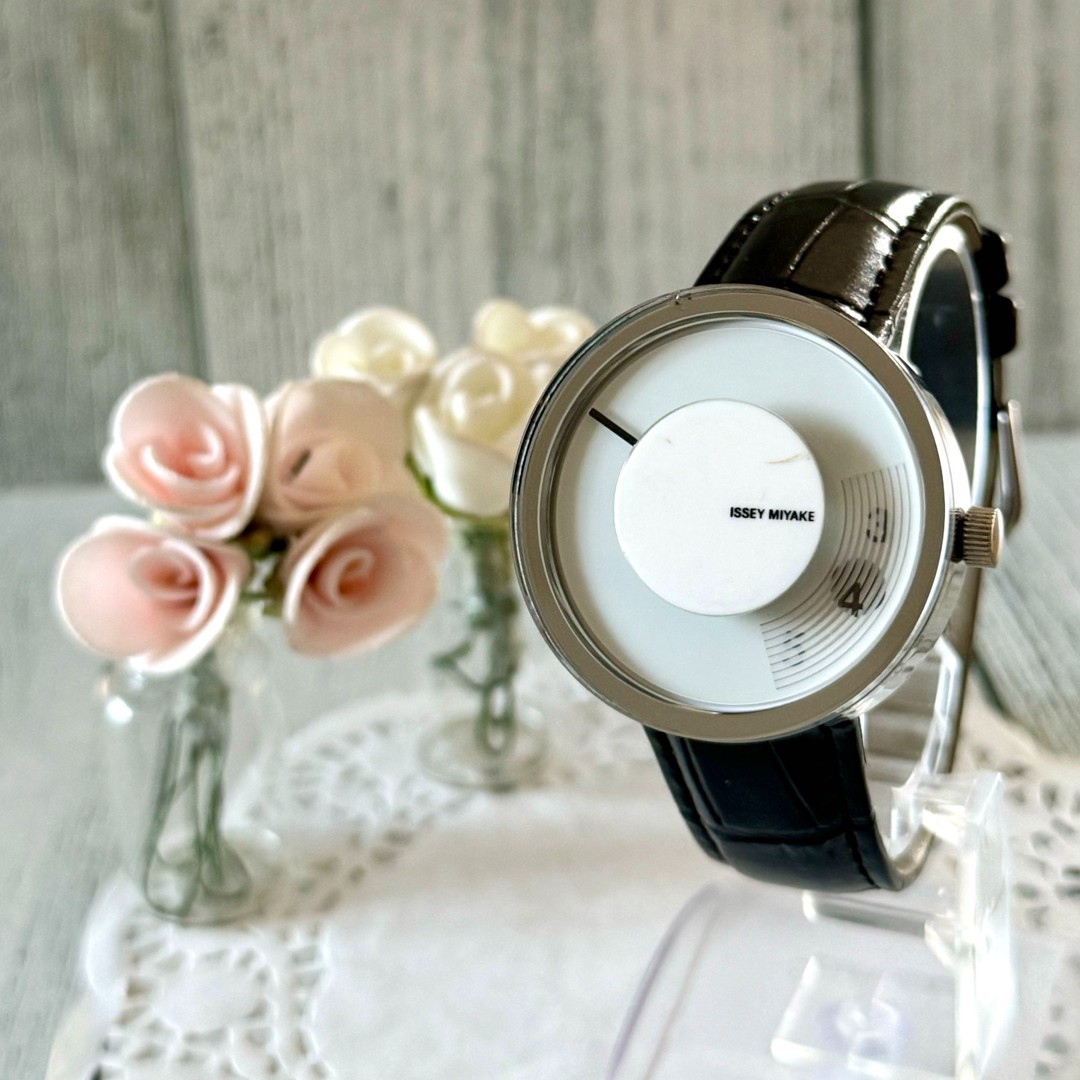 ISSEY MIYAKE VUE Wristwatch White Dial Designer Timepiece Quartz