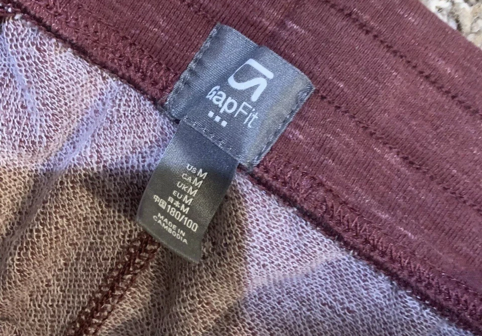 Joggers de vellón Gap Fit All Elements rojo borgoña para hombre medianos Foto 2 de 3