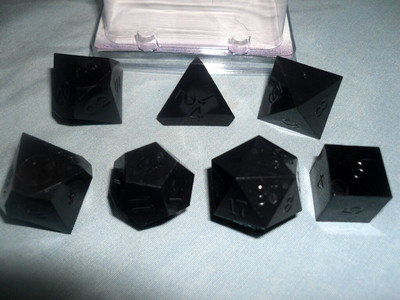 VINTAGE - ''COAL BLACK'' OPAQUE 7-PIECE GAMESCIENCE DICE SET (RARE COMPLETE SET!!)