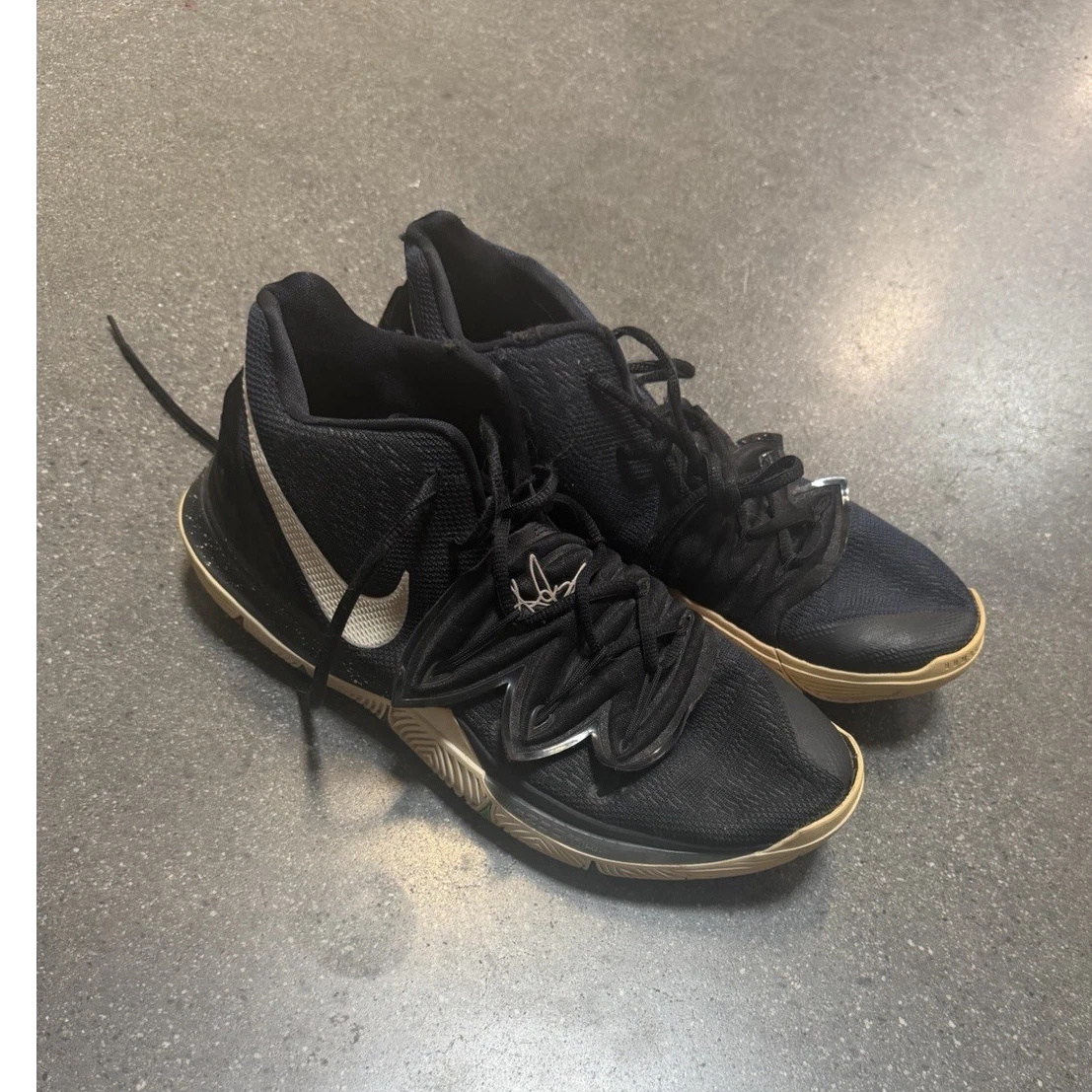Nike Kyrie’s 5 Black Magic Basketball Sneakers with Cream Soles! Size 8.5 ? sddefault.jpg main image 3