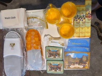 TOKYO DISNEY RESORT DISNEYLAND HOTEL AMENITY ITEMS - LOT OF 19 ITEMS - UNIQUE