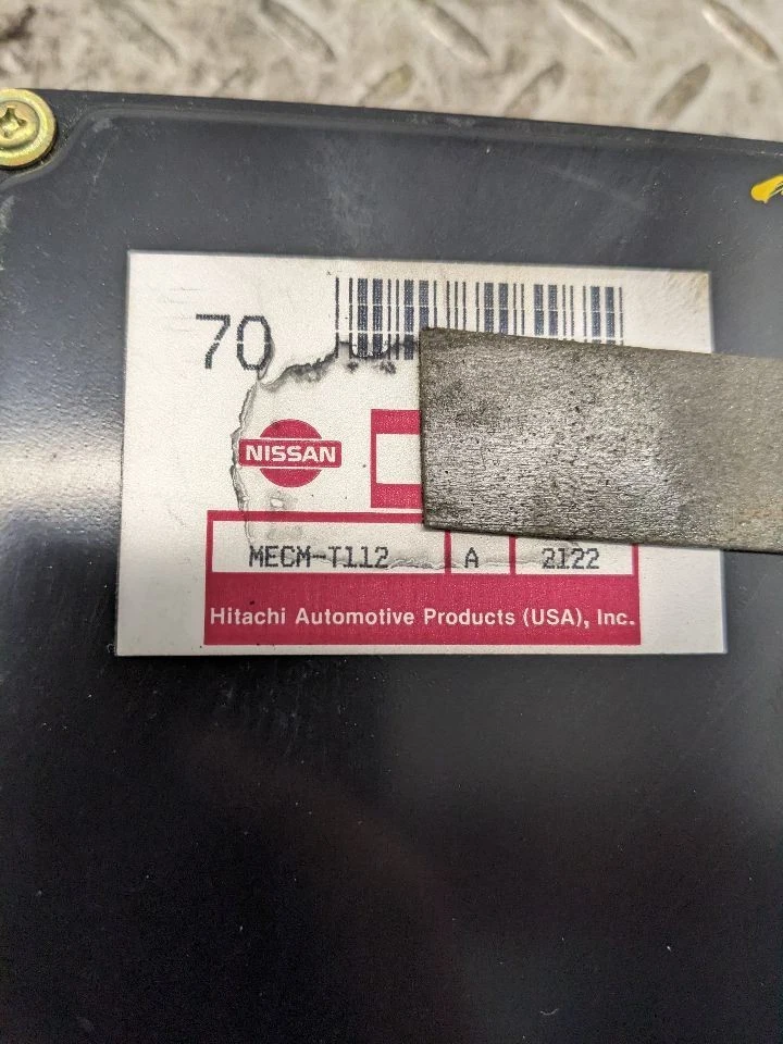 Módulo de control electrónico ECM del motor de 4 cilindros para camioneta Nissan 92-93 1173508 Foto 2 de 4