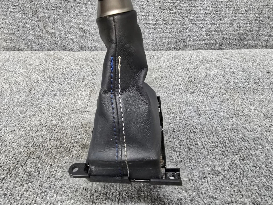 LEXUS 2015-2024 RC-F RCF PALANCA DE CAMBIOS PERILLA CUBIERTA DE MALETERO MOLDURA CON COSTURA AZUL Foto 4 de 4