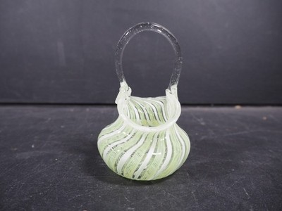 Murano? Fenton?  Kunstglas Korb grün gestreift mundgeblasen