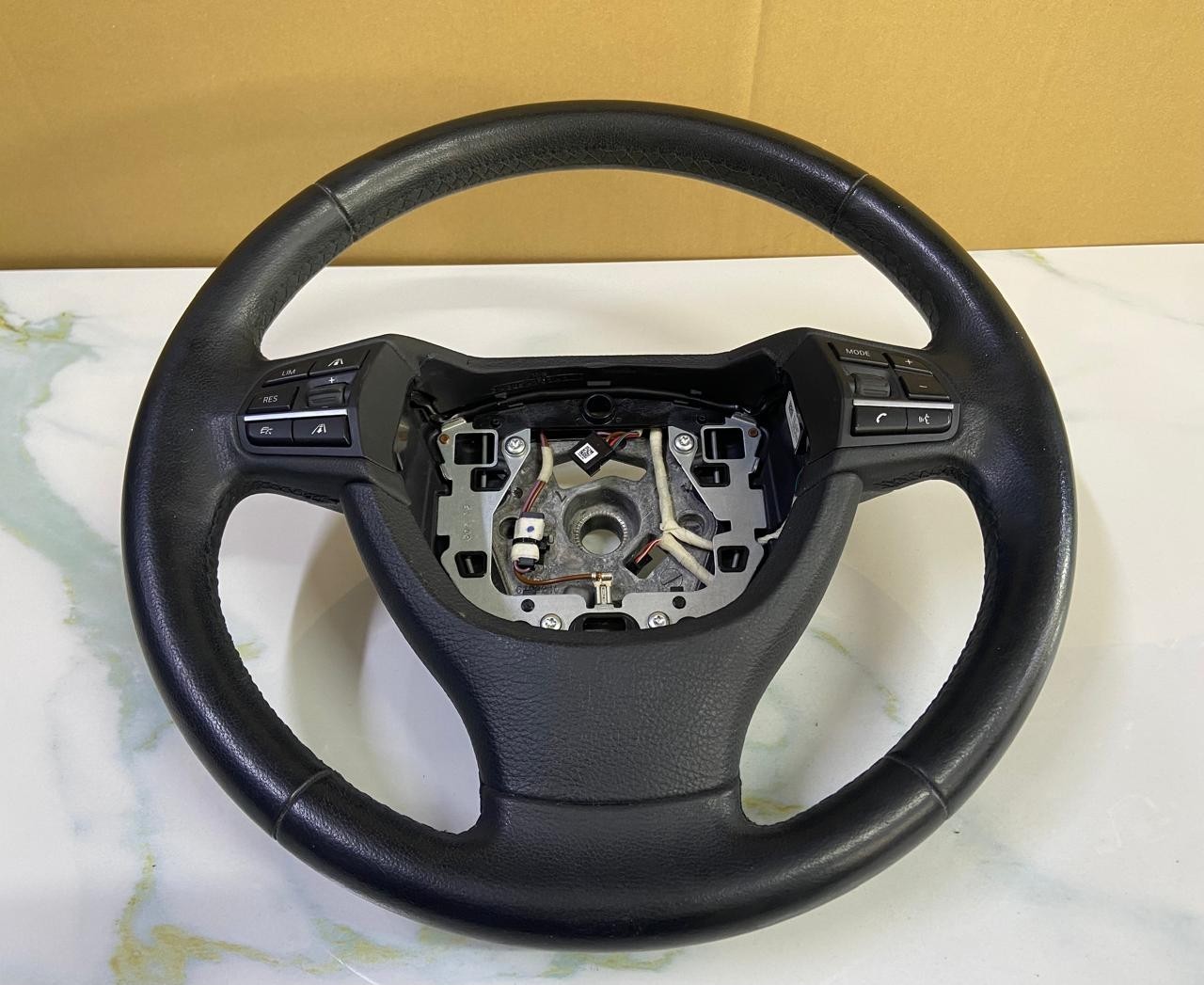 OEM BMW 5 F11 F10 Steering Wheel Leather 9229481