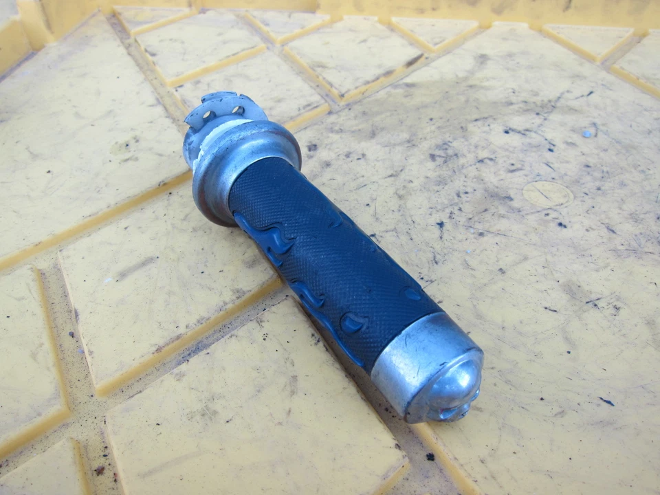 1999 Suzuki GSXR750 OEM ПРАВАЯ РУКОЯТЬ ДРОССЕЛЬНОЙ ЗАСЛОНКИ - Изображение 2 из 4