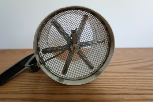 Vintage Foley aluminum flour sifter - Picture 9 of 10