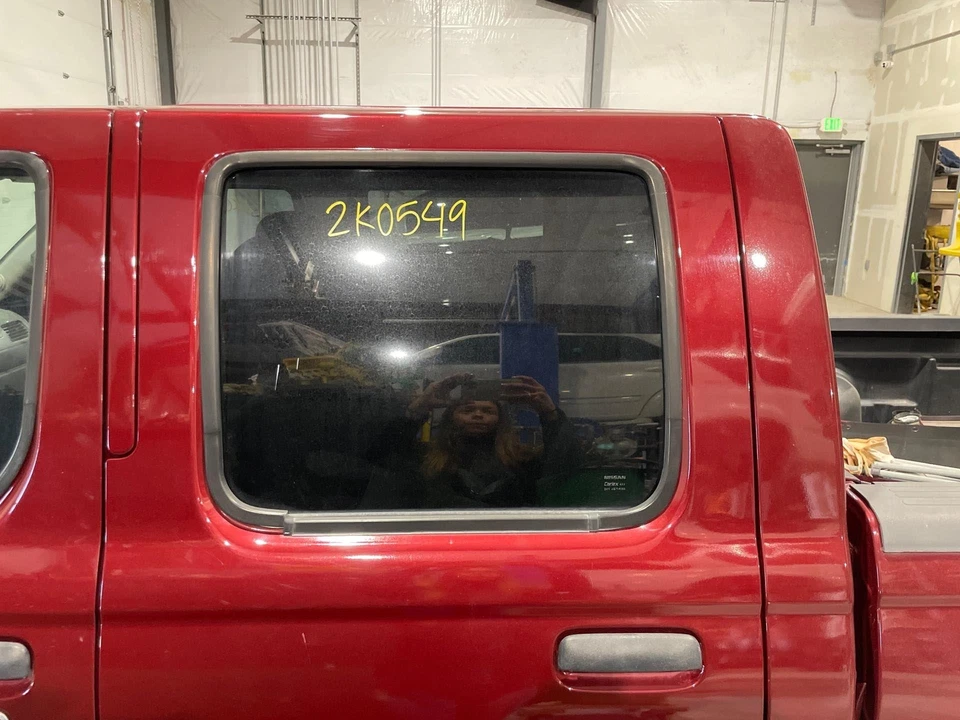 2003 - 2004 Nissan Frontier Driver LH Left Red Brawn-A15 Rear Power Door Shell - Изображение 2 из 4