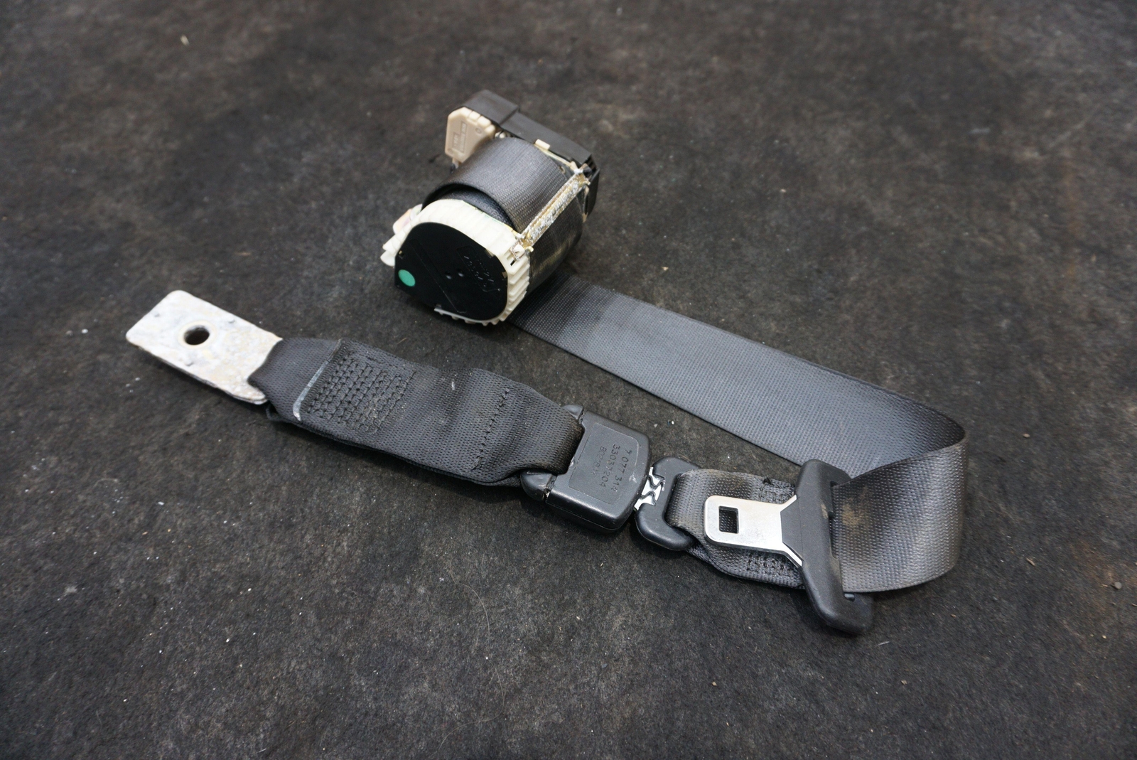 Rear Center Middle Seat Belt Retractor 72117062444 OEM Rolls Royce Phantom 2004