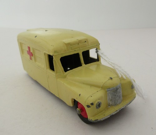 Dinky Toys 253 Daimler Ambulance avec boîte d’origine