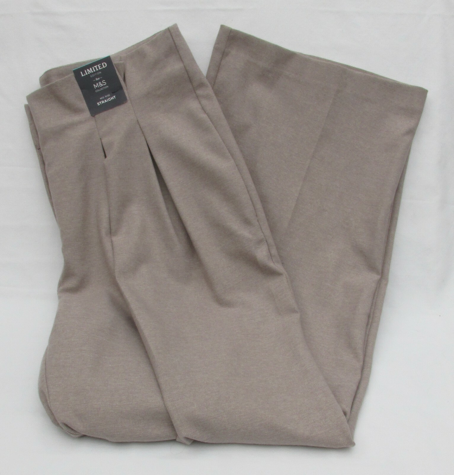 LADIES MARKS AND SPENCER PUTTY MID RISE PLEATED FRONT STRAIGHT TROUSERS SIZE 14