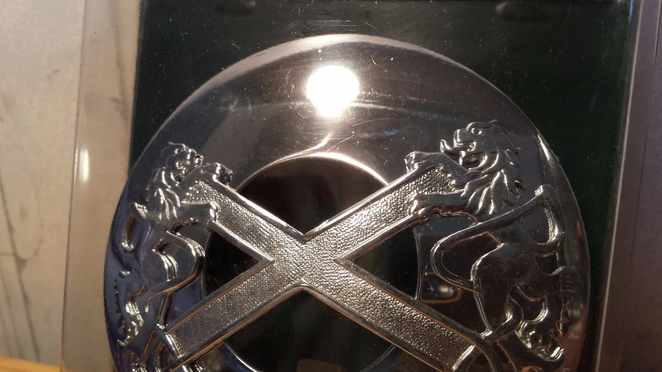 Broche escocés a cuadros Glen Esk para hombre diseño Saltire falda escocesa nuevo en caja Foto 3 de 4