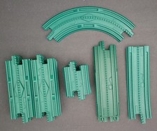 2005 Set of 13 Fisher-Price Green GeoTrax Rail and Road System Tracks