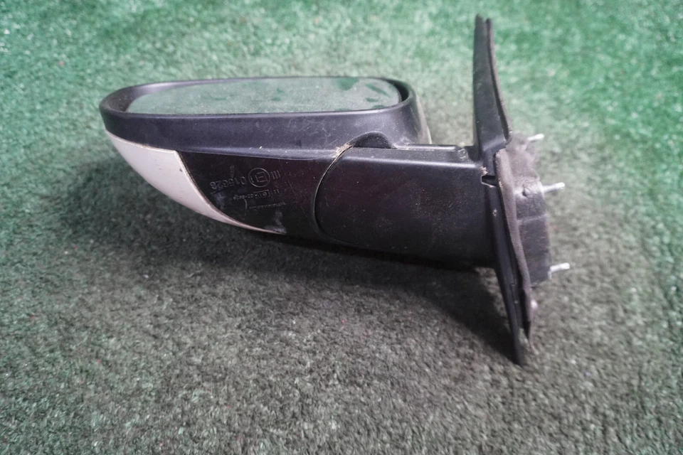 2006 2007 2008 DODGE MAGNUM DRIVER SIDE WHITE Door Mirror OEM E11015628 - Image 3 of 4