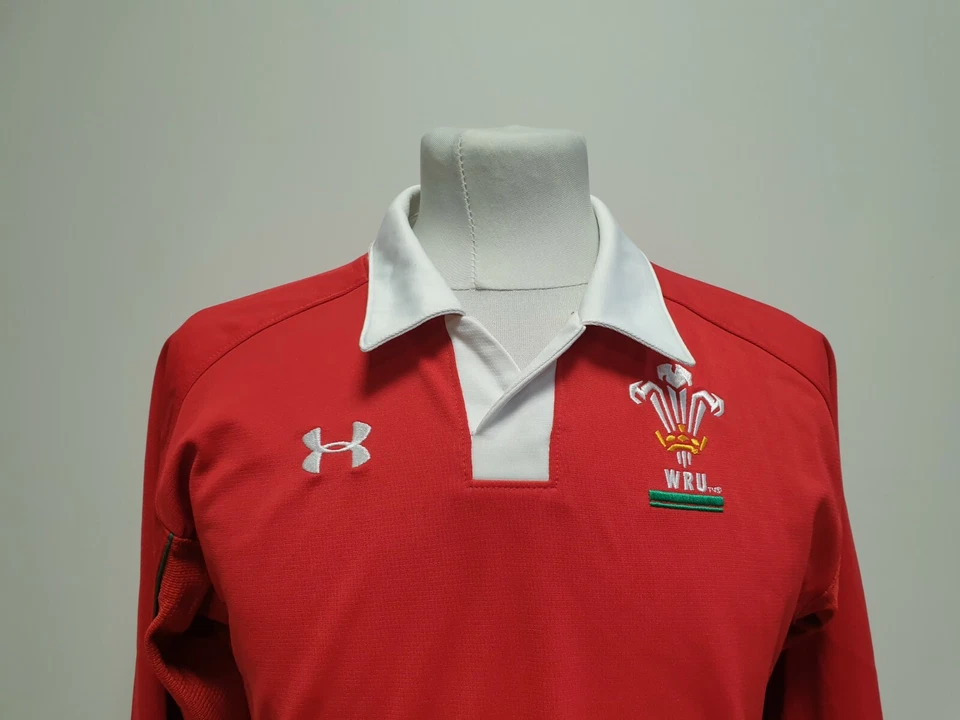 S730 BOYS UNDER ARMOUR WALES WRU RED L/SLEEVE RUGBY SHIRT UK YXL 13-15 YEARS - Image 2 of 4