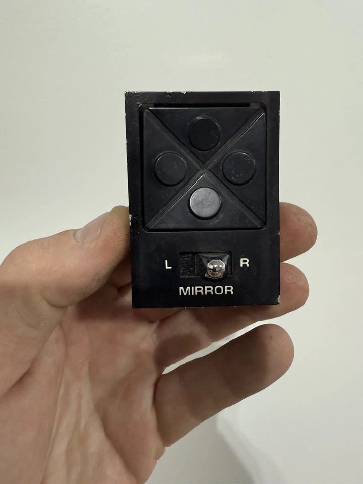 Interruptor de espejo retrovisor eléctrico GM Oldsmobile Toronado y otros 20377814 usado OEM Foto 2 de 4