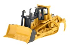 DIECAST MASTERS, CATERPILLAR D9T bulldozer with driver and metal box, 1/87, D...