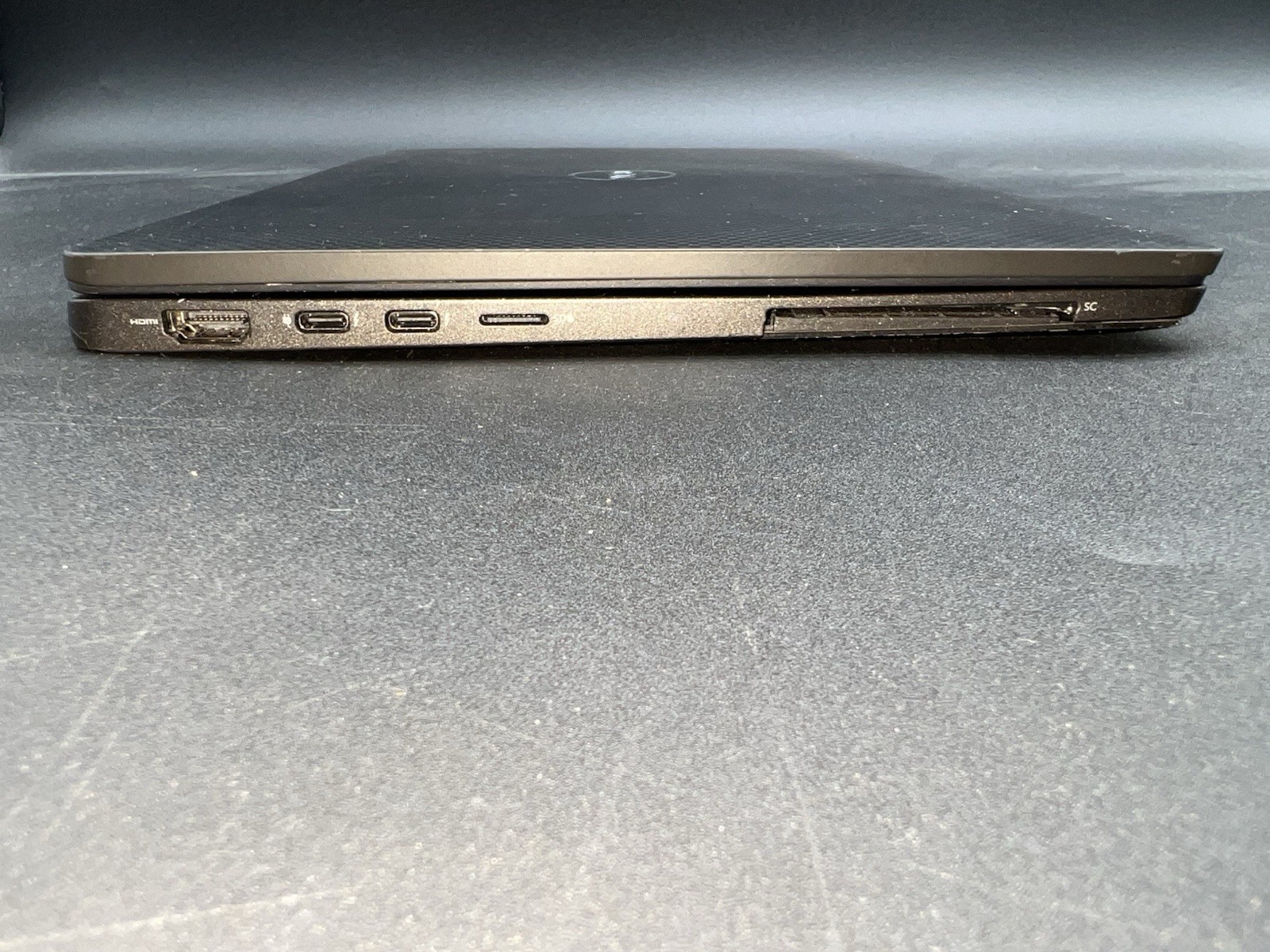 Dell Latitude 7520, 14-Inch Laptop, with Intel Core i7 10th Gen., 256 GB SSD (Solid State Drive), Windows 11 Pro