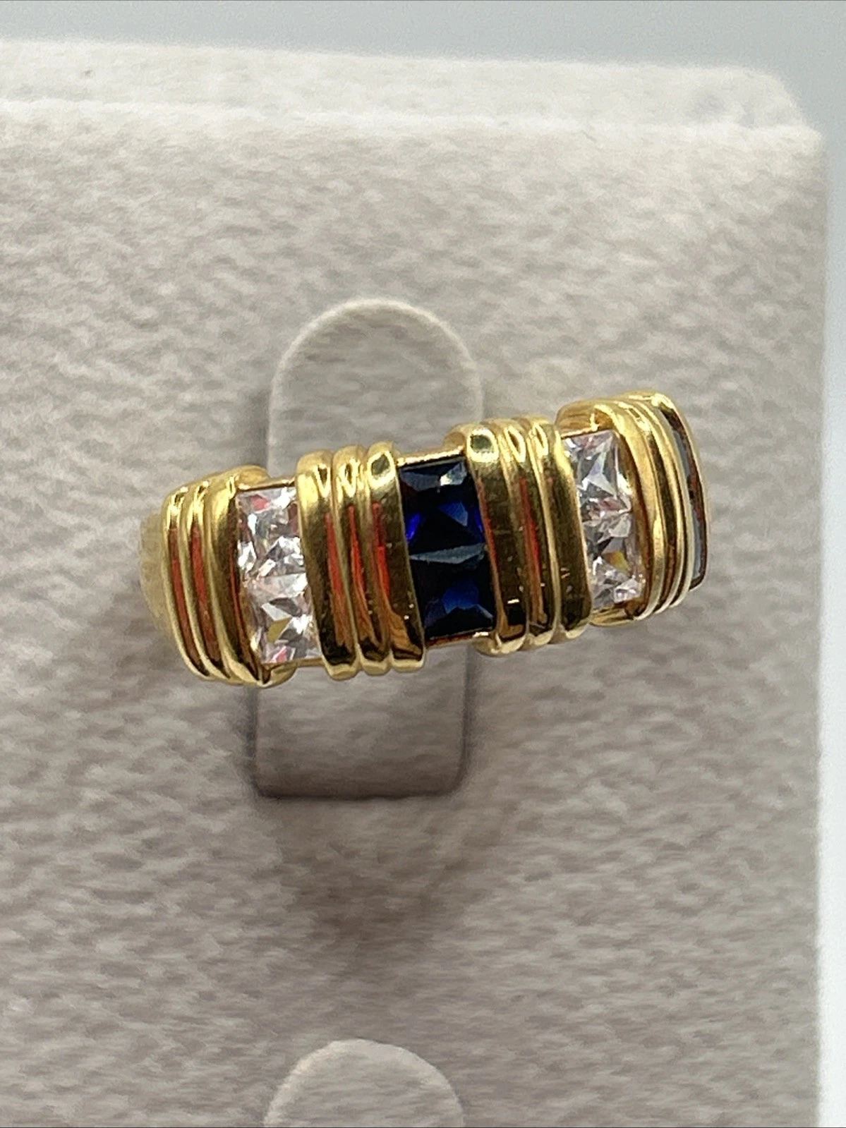 Bague vintage fantaisie Doré Strass Bleu Et Blanc . Taille 52