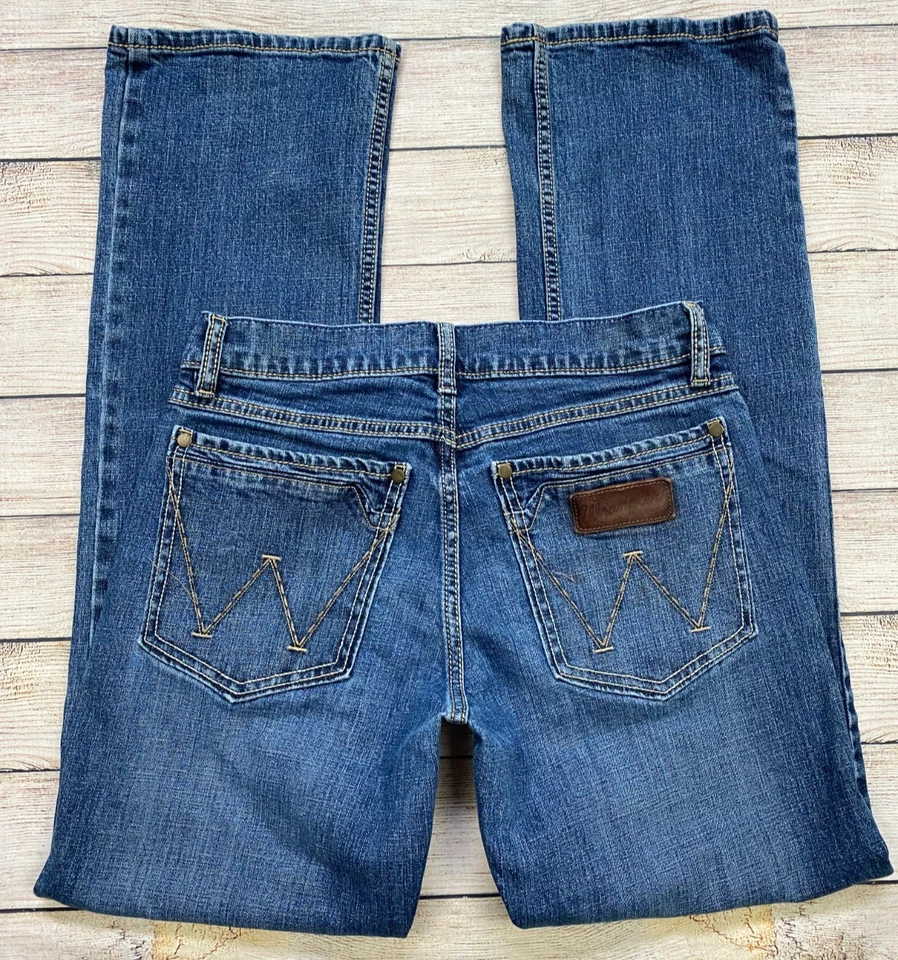 Pantalones de mezclilla Wrangler retro ajustados corte bota para hombre talla 30 30/32 lavado medio Foto 3 de 4