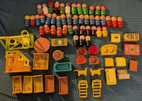 Vintage FISHER PRICE LITTLE PEOPLE Figures Wooden and Plastic Lot 73 furniture