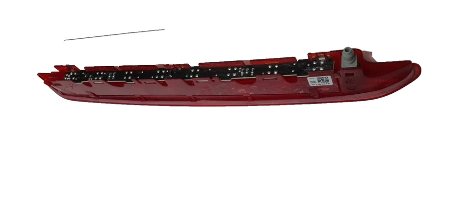 Tercera luz de freno para puerta trasera Seat Ibiza Mk5 FR 2017-2024 OEM 5F0945097K Foto 2 de 4