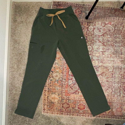 FIGS Green Solid Scrub Pants Size S Womans  Yola 
