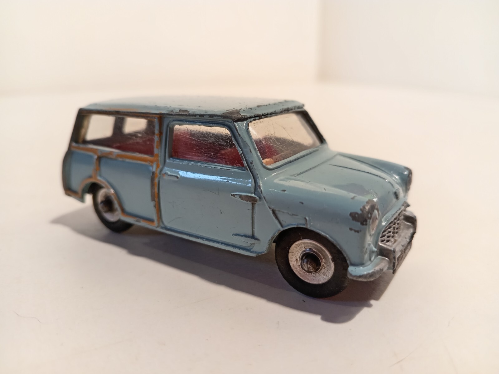 Dinky 199, Austin 7 Countryman - Free Price Guide & Review
