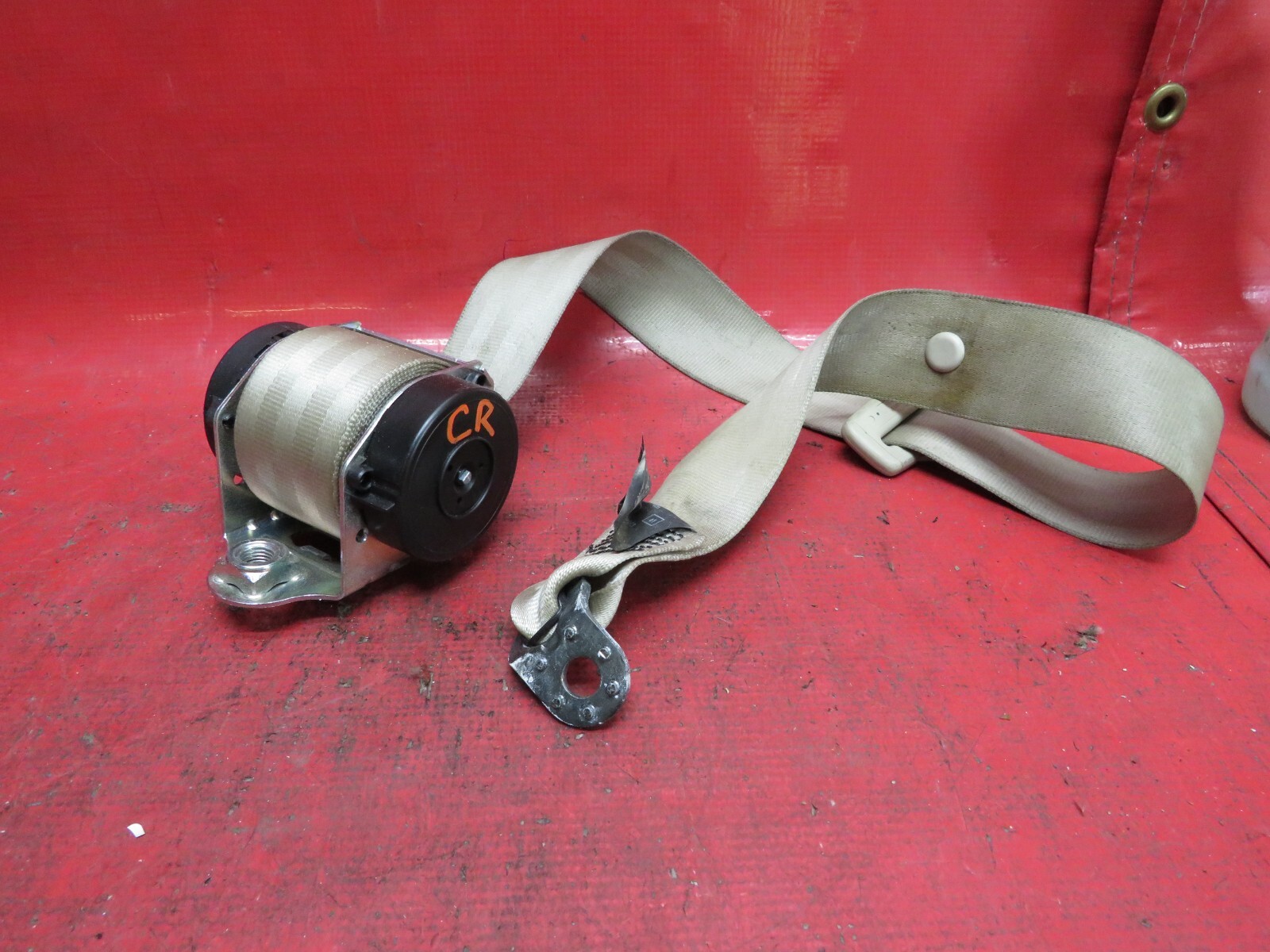 2006 BENTLEY FLYING SPUR CENTER REAR SEATBELT