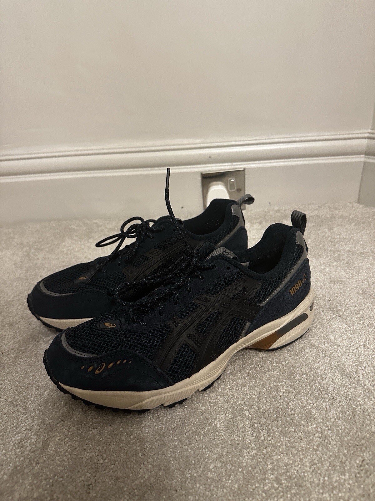 Asics gel 1090 v2 Men’s Uk 8 Trainers slightly worn cool rare navy colourway