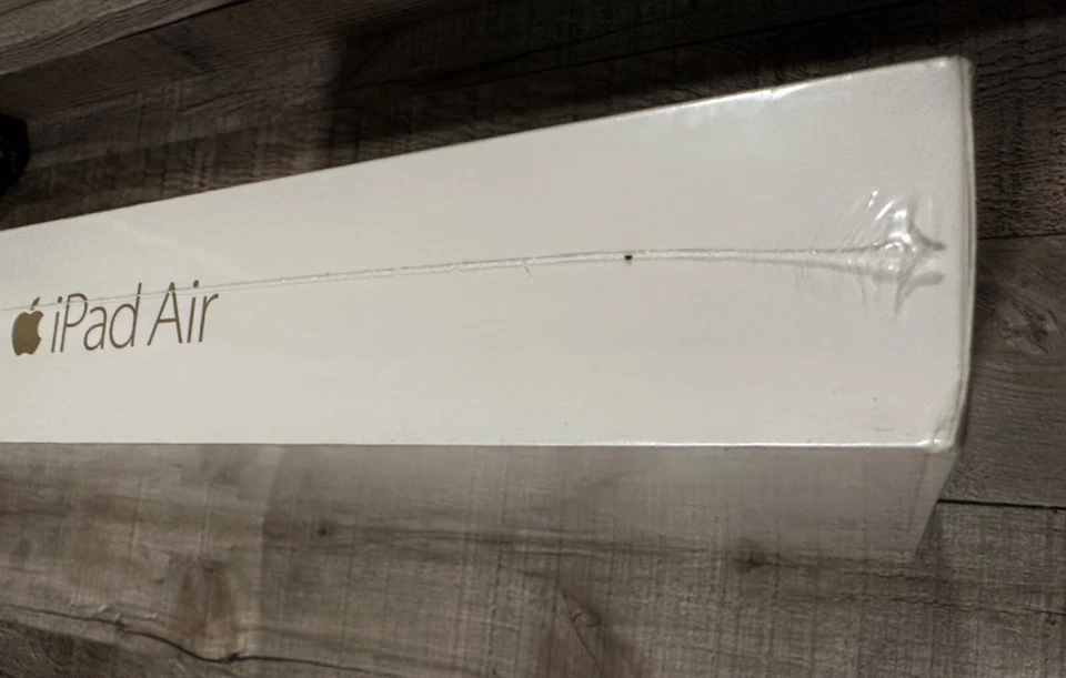 Apple iPad Air 2, 16GB, Wi-Fi, 9.7in - Gold - A1566 Brand New Sealed MH0W2LL/A - Image 4 of 4