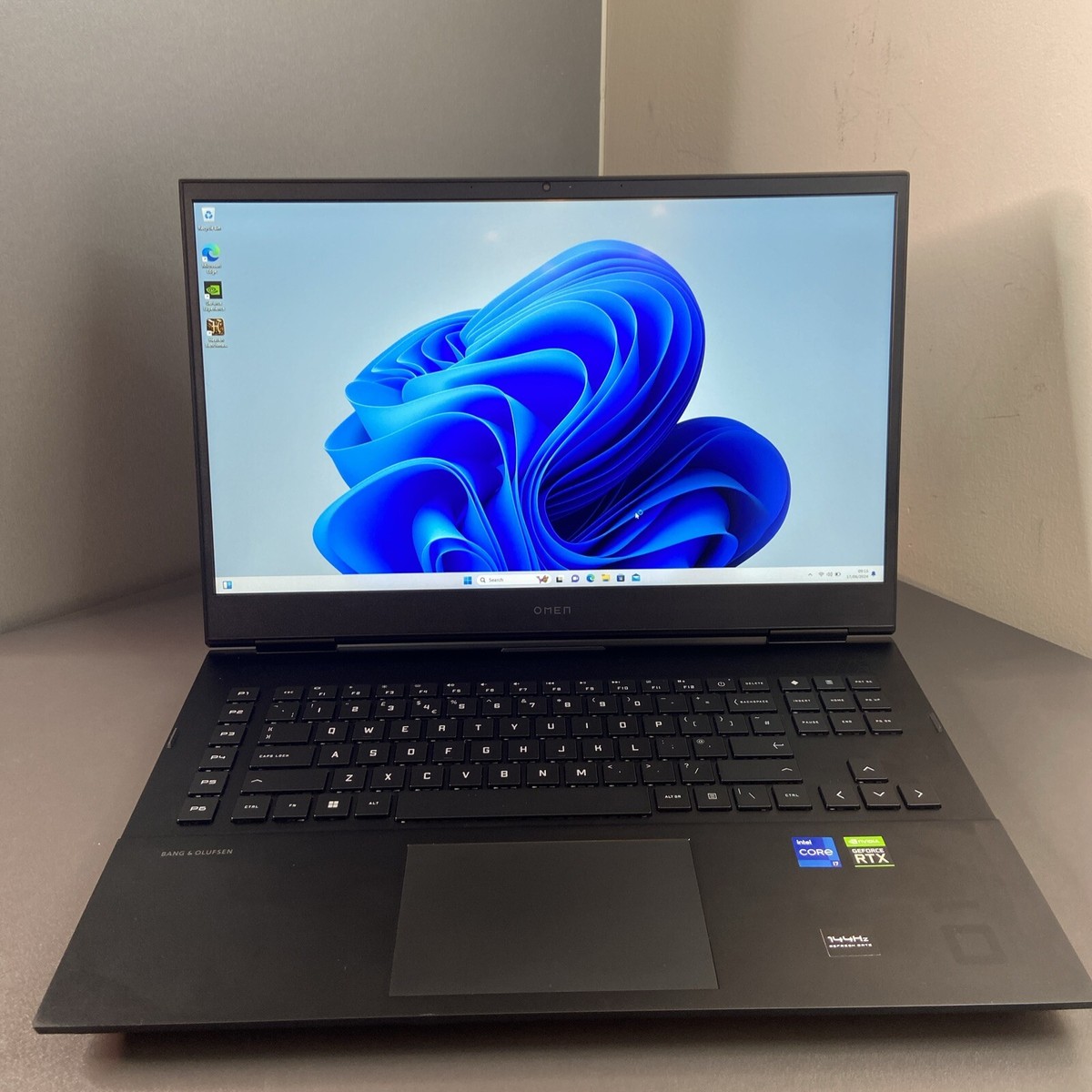 USED RTX 3060 Core i7 12th gen ありがたかっ 16GB RAM