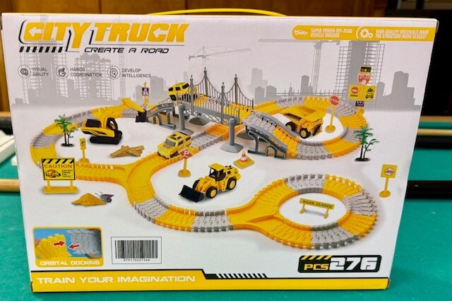 TOY FLEXIBLE RACE TRACK SET +ACCESSORIES 276 PIECES GREAT BIRTHDAY GIFT WITH BOX
