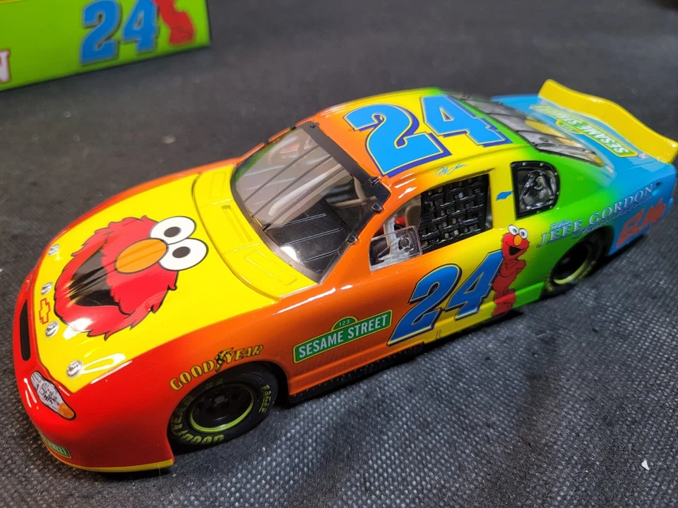 Jeff Gordon 2002 #24 Plaza Sésamo RCCA CLUB COCHE ACCIÓN BANCARIA 1/24 XRARO Foto 2 de 4