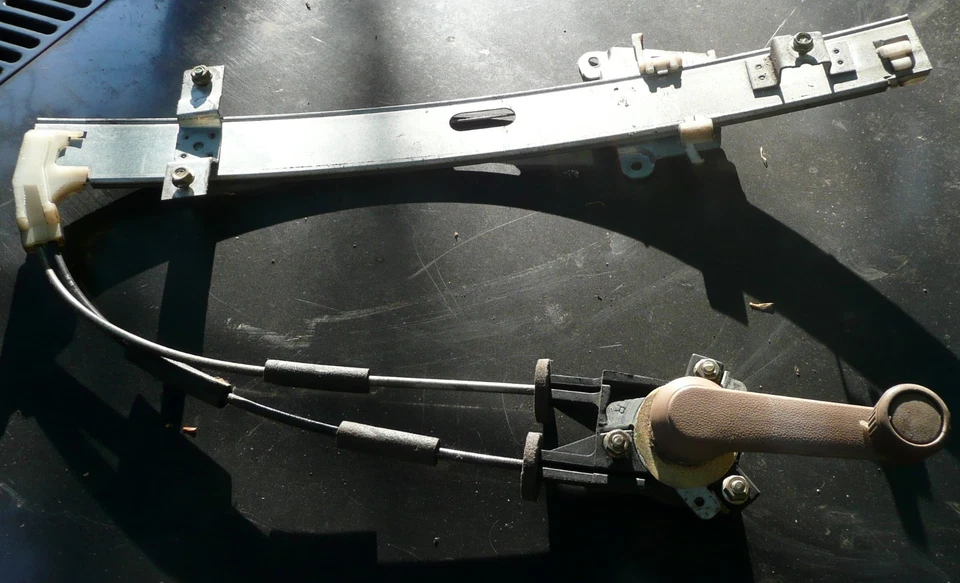 Ford Festiva Passenger's Side -Right - Window Regulator With Good Window Handle - Изображение 2 из 2