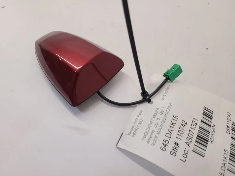 Nissan Altima 2013-2015 antena montada en el techo roja  Foto 3 de 4