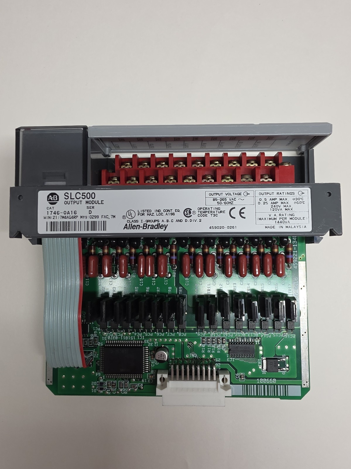 ALLEN-BRADLEY 1746-OA16 SLC500 OUTPUT MODULE