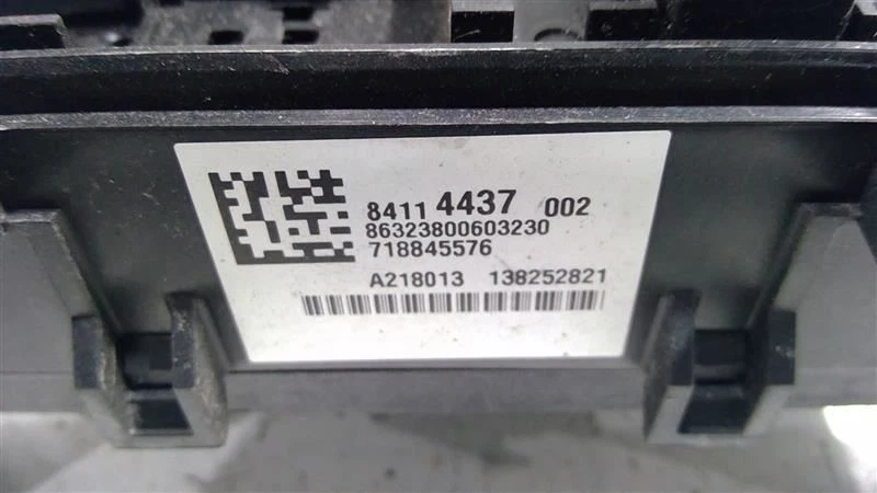 2015-2019 CHEVROLET TAHOE FUSE RELAY JUNCTION BLOCK OEM 84114437 - Image 3 of 4