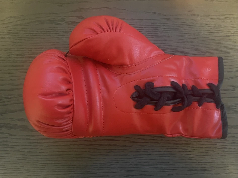 Перчатка с автографом Мухаммеда Али (сертифицирована подписями Мухаммеда Али) - Изображение 3 из 3