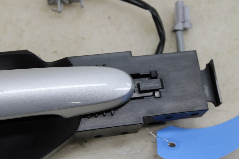 Manija de puerta exterior delantera izquierda Nissan Juke 2011-2017 OEM LS25 Foto 4 de 4