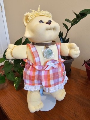 Vintage Cabbage Patch Kids Doll 14  Xavier Roberts Signed Tag Medallion