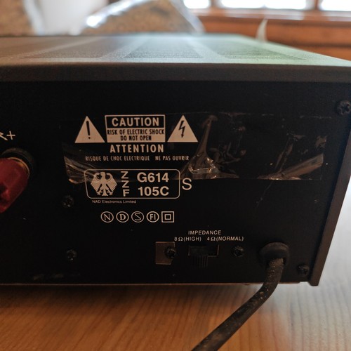Amplificador integrado estéreo NAD 302 con entrada de fono - Imagen 9 de 10