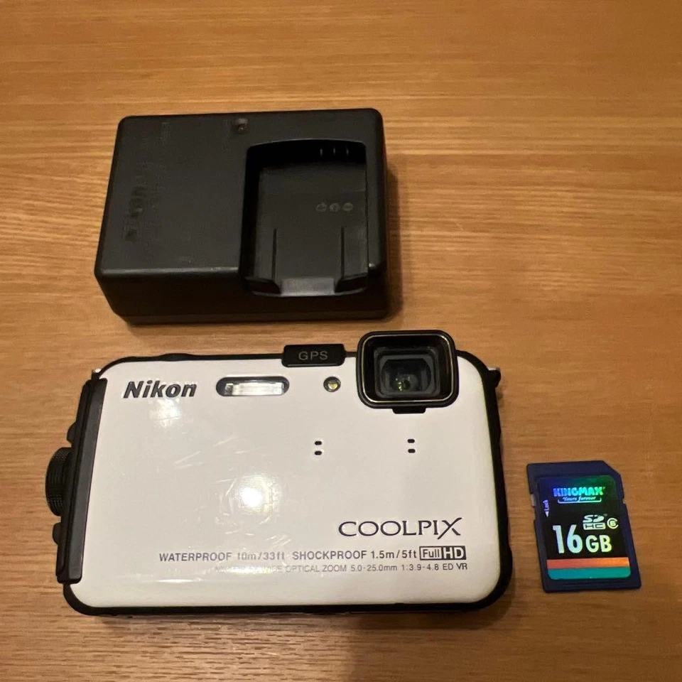 Cámara digital Nikon COOLPIX AW100 impermeable zoom 5x tarjeta SD de 16 GB incluida Foto 2 de 4