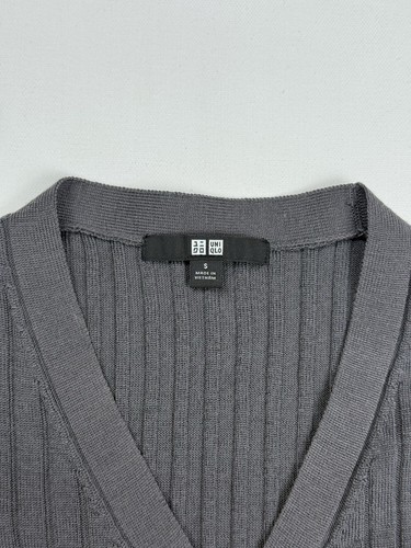 Uniqlo 100% Wool V Neck Cardigan Sweater Long Sleeve Button Gray - Girl's Size S - Picture 6 of 10