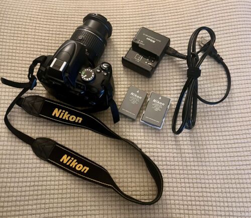 Nikon D5000 Digital SLR Camera 18-55mm VR Lens 2 Batteries & Charger
